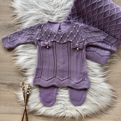 Saída Maternidade Losangos com Pérolas Detalhe Lacinhos Lavanda